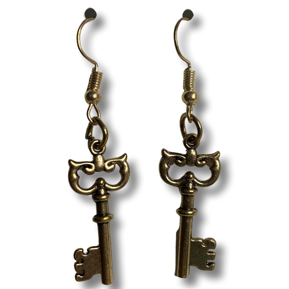 Dark kingdom key Earrings